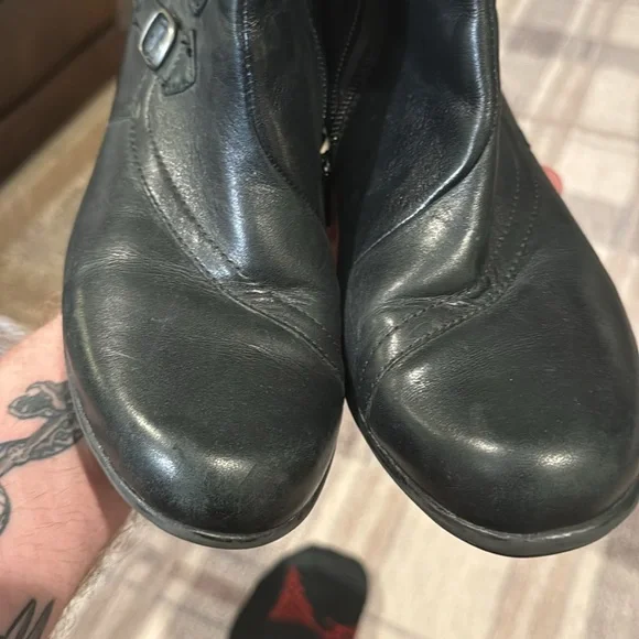 CLARKS Leather ankle boot , size 7W - Picture 8 of 14